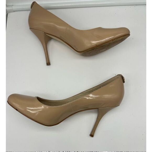 Michael Kors button back heels - Picture 7 of 9